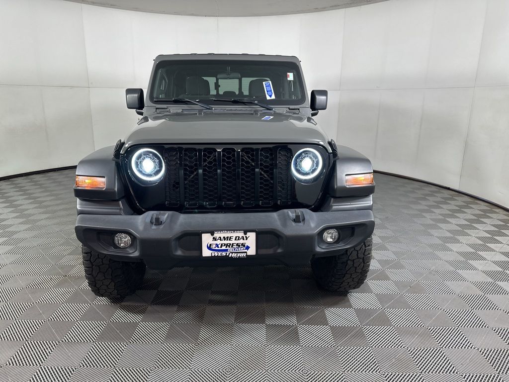 Used 2020 Gray Jeep Sport image 25