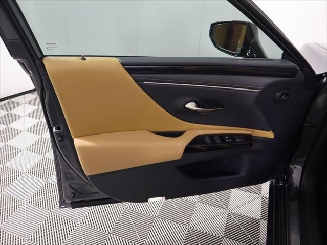 Thumbnail: 2025 Lexus ES - 25