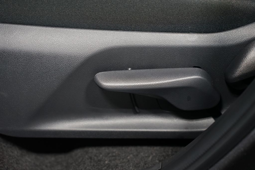 Thumbnail: 2025 Toyota RAV4 - 32