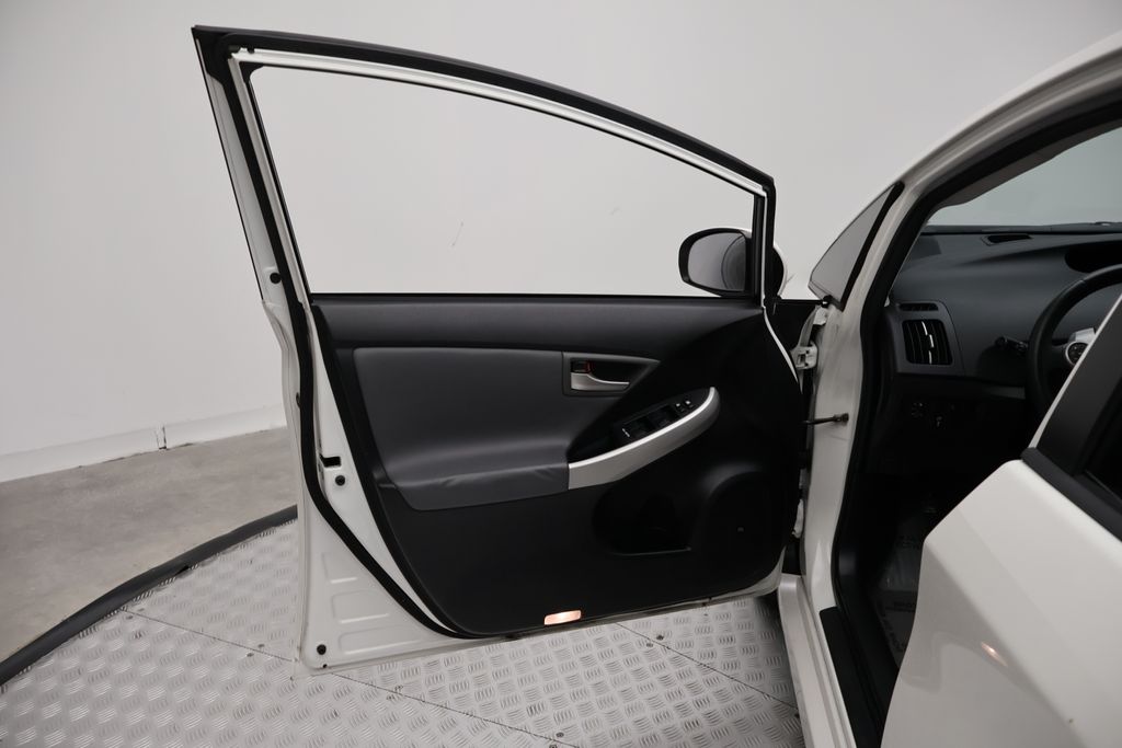 Thumbnail: 2013 Toyota Prius - 16