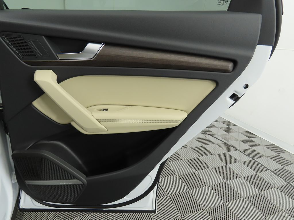 2025 Audi Q5  27