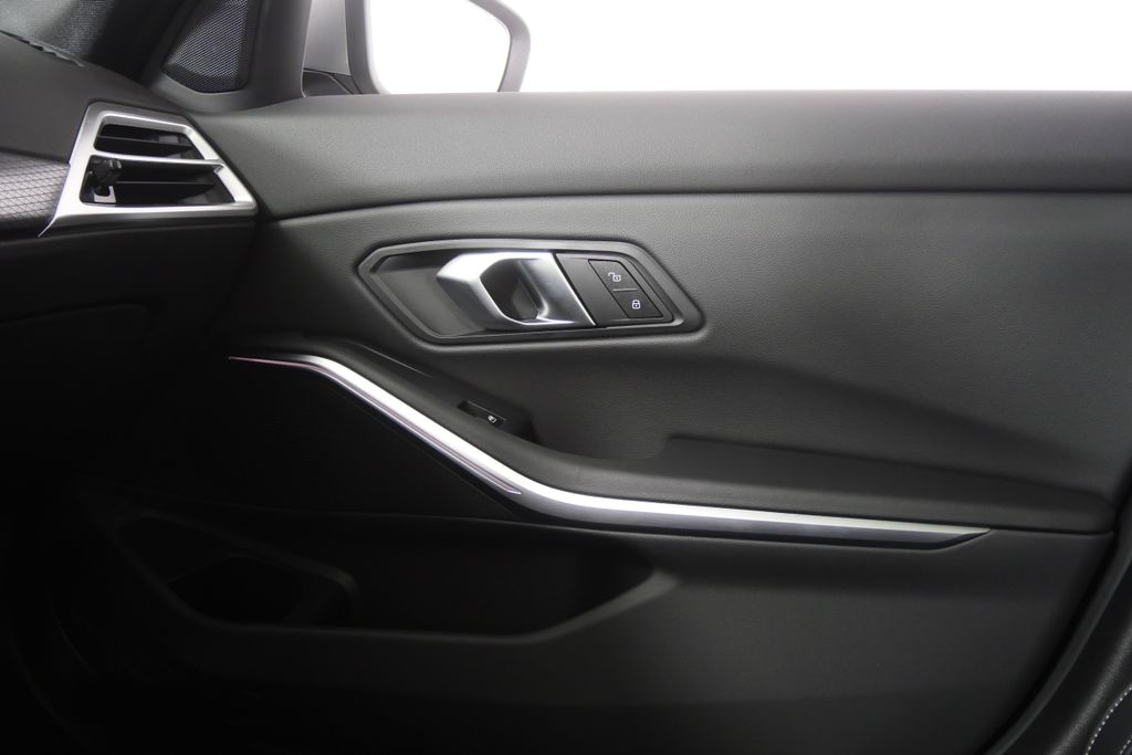 Thumbnail: 2025 BMW 3 Series - 26