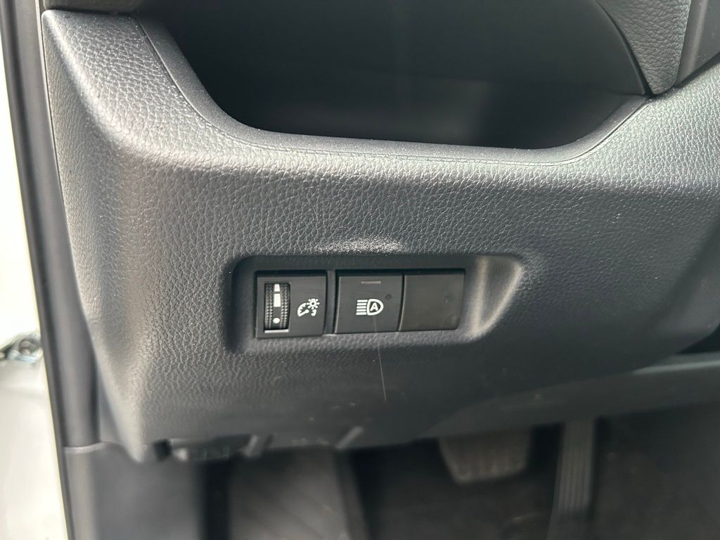 2024 Toyota RAV4 XLE 18