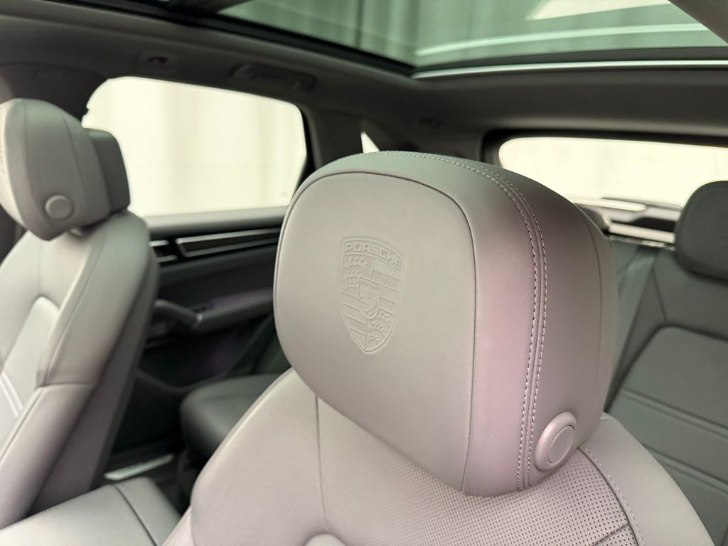 Thumbnail: 2023 Porsche Cayenne - 32