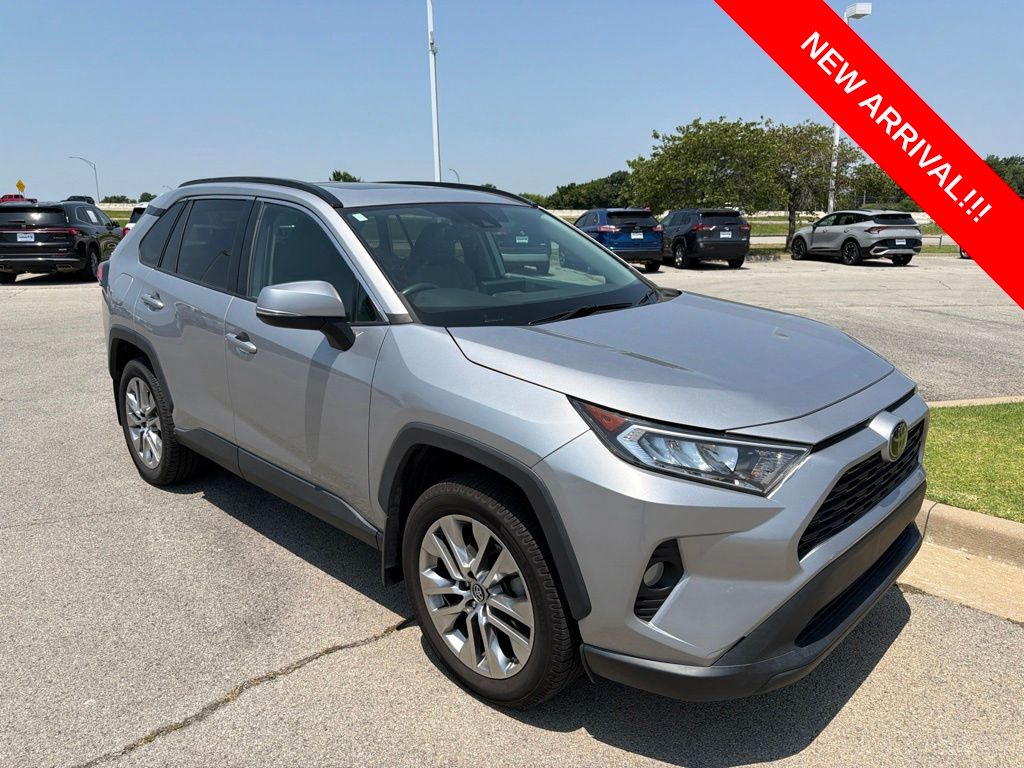 Silver Sky Metallic 2019 Toyota RAV4 SUV / Crossover Front-Wheel Drive 8-Speed Automatic