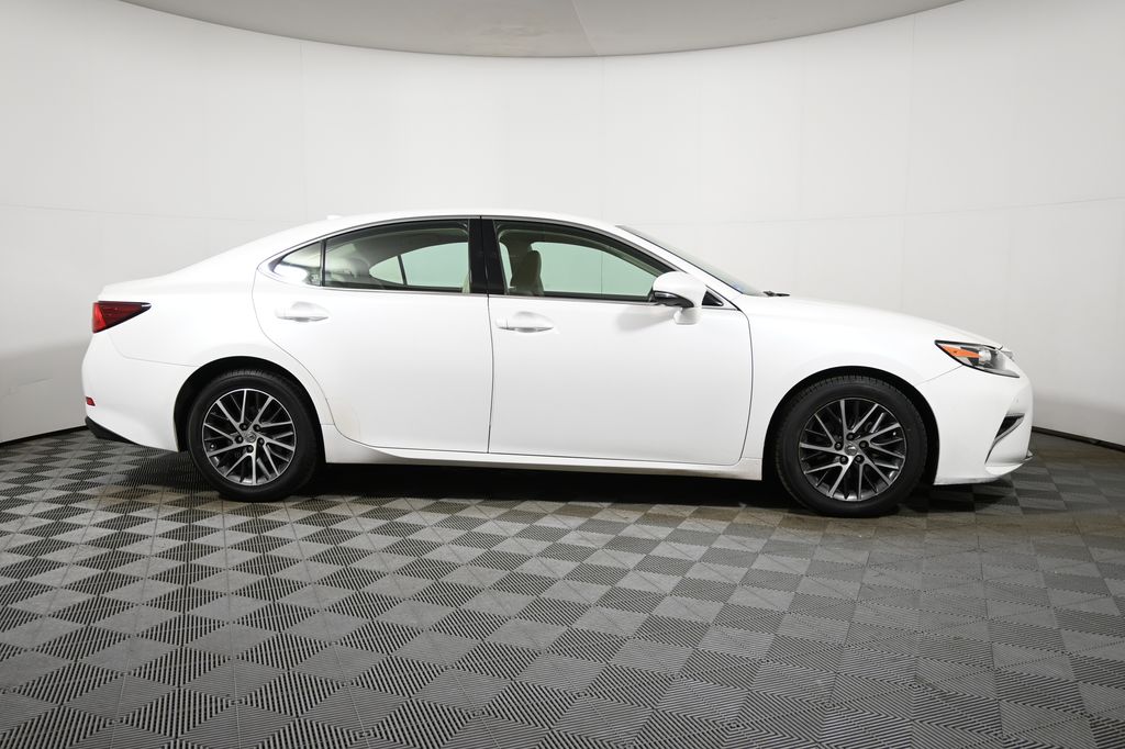 Thumbnail: 2016 Lexus ES - 8