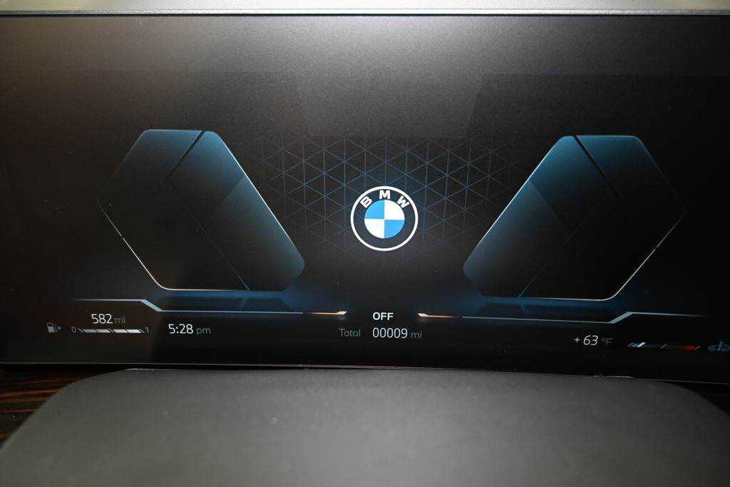 Thumbnail: 2026 BMW X7 - 27