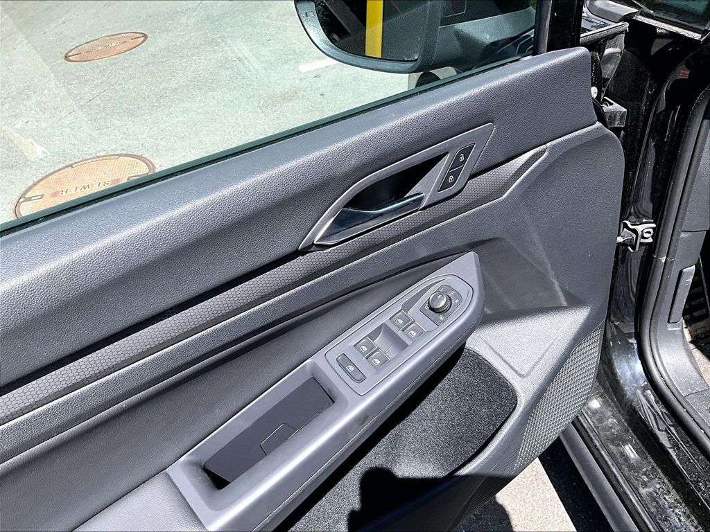 2024 Volkswagen Golf GTI — photo 11