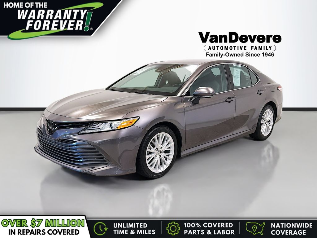 2020 Toyota Camry Gris (Predawn Gray Mica) Sedán Tracción delantera 8 velocidades Automática