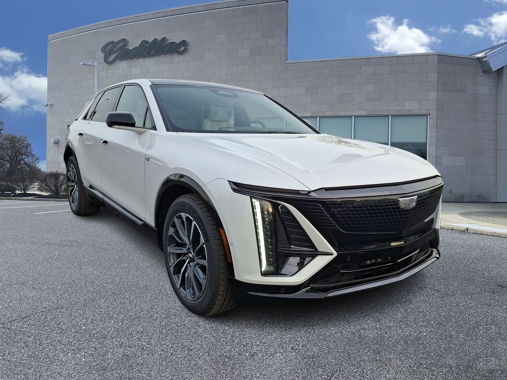 2025 Cadillac Lyriq Sport 2