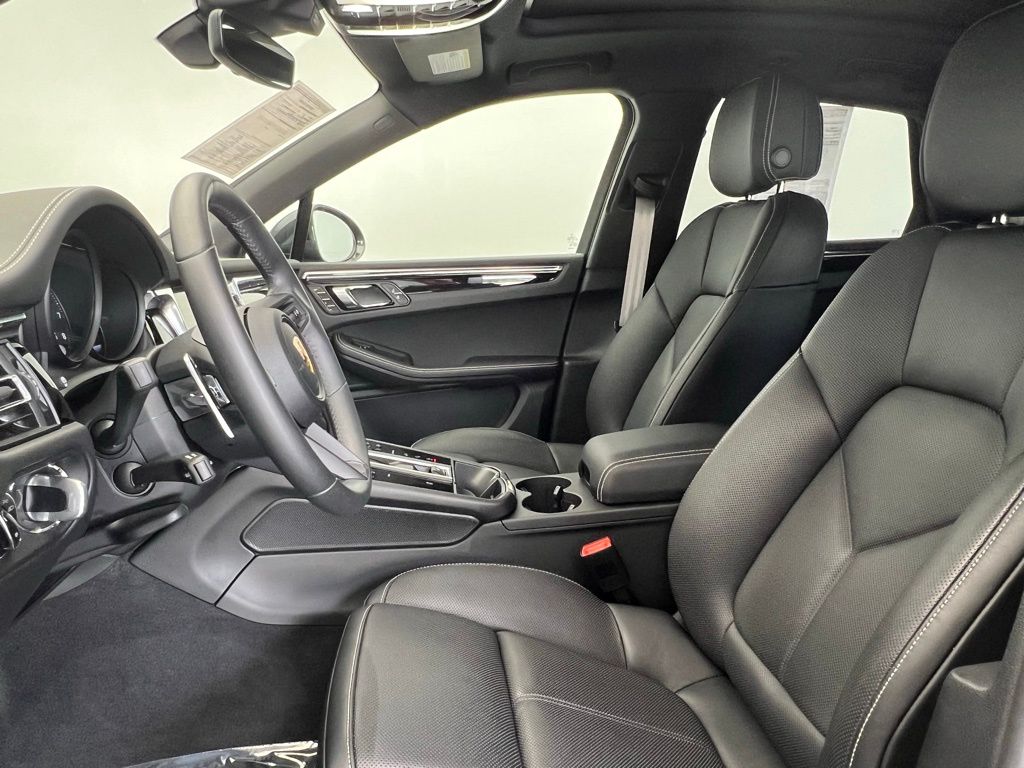 2025 Porsche Macan  5