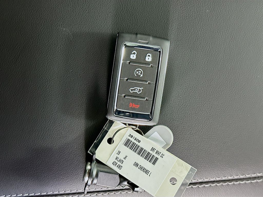 New 2026 White/off-white Jeep Laredo Altitude image 20