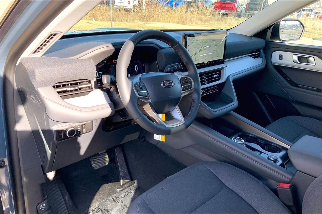 2026 Ford Explorer Active - Photo 6