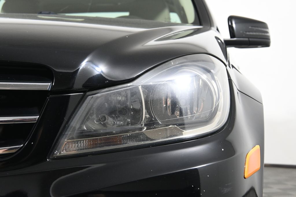 Thumbnail: 2014 Mercedes-Benz C-Class - 10