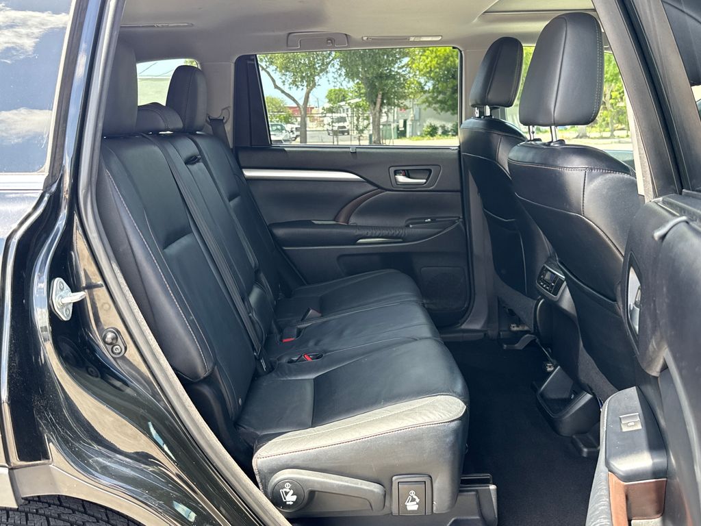 Used 2015 Black Toyota XLE V6 image 26