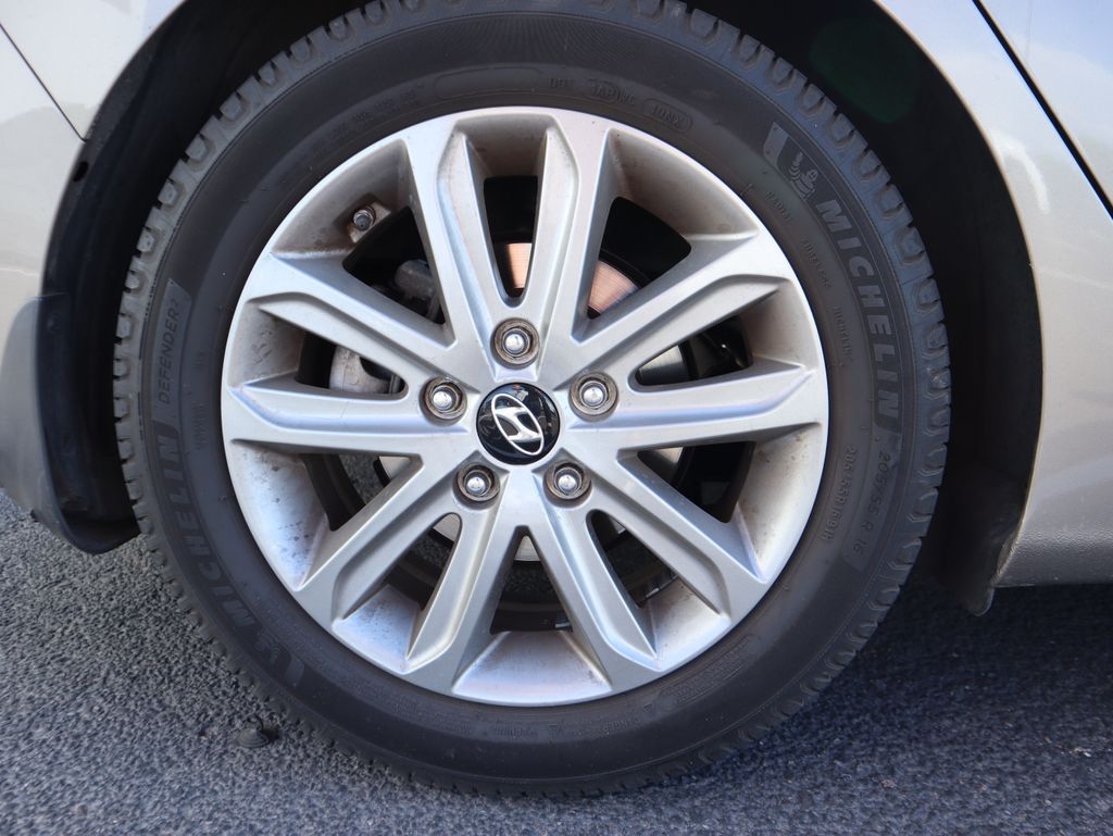 Thumbnail: 2015 Hyundai Elantra - 16