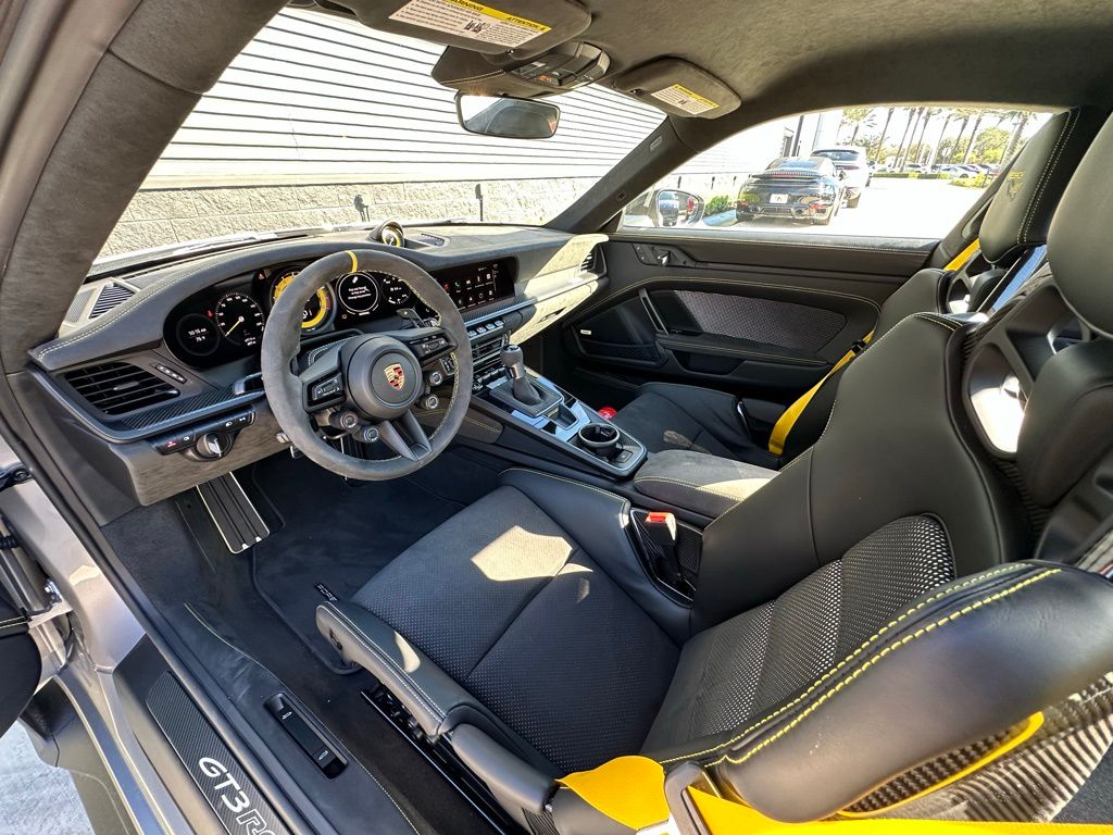 Thumbnail: 2025 Porsche 911 - 4