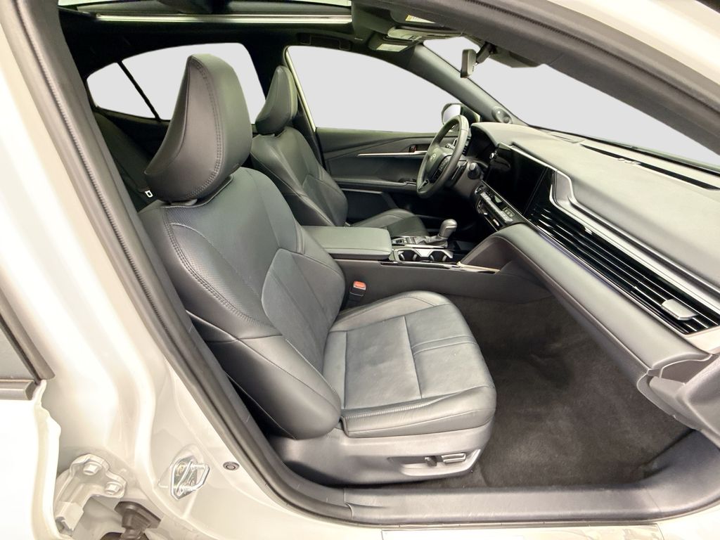 Thumbnail: 2025 Toyota Camry - 18