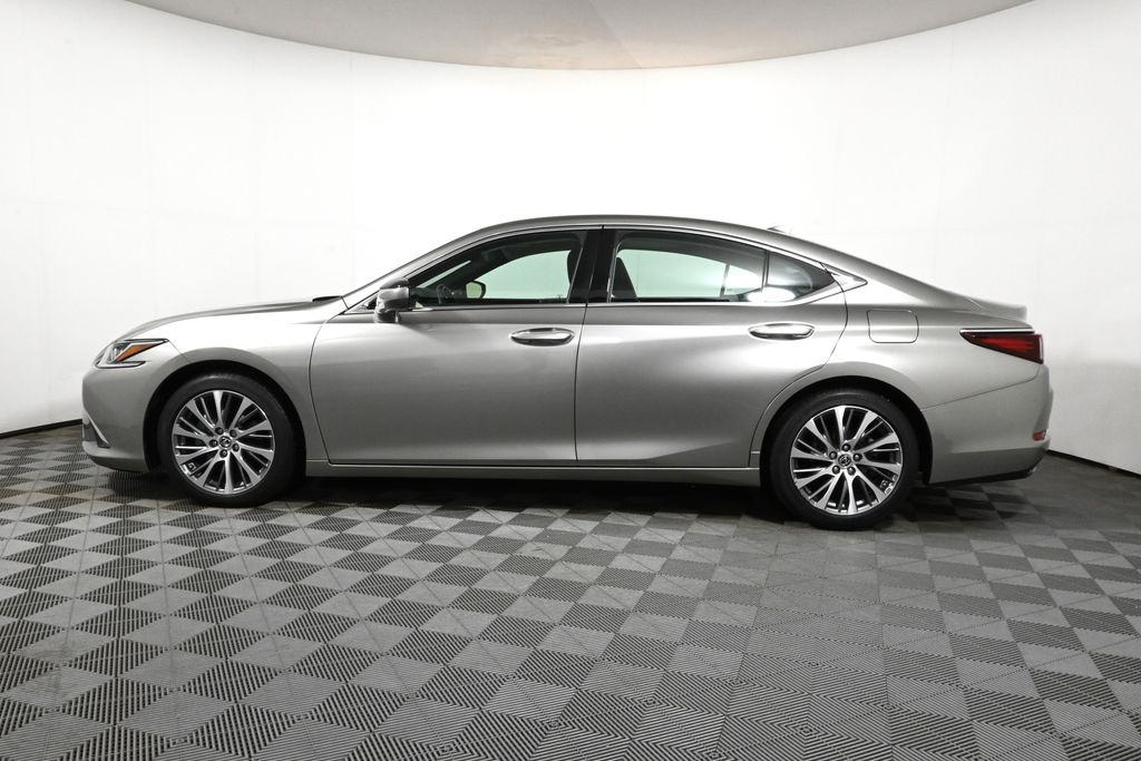 Thumbnail: 2019 Lexus ES - 2