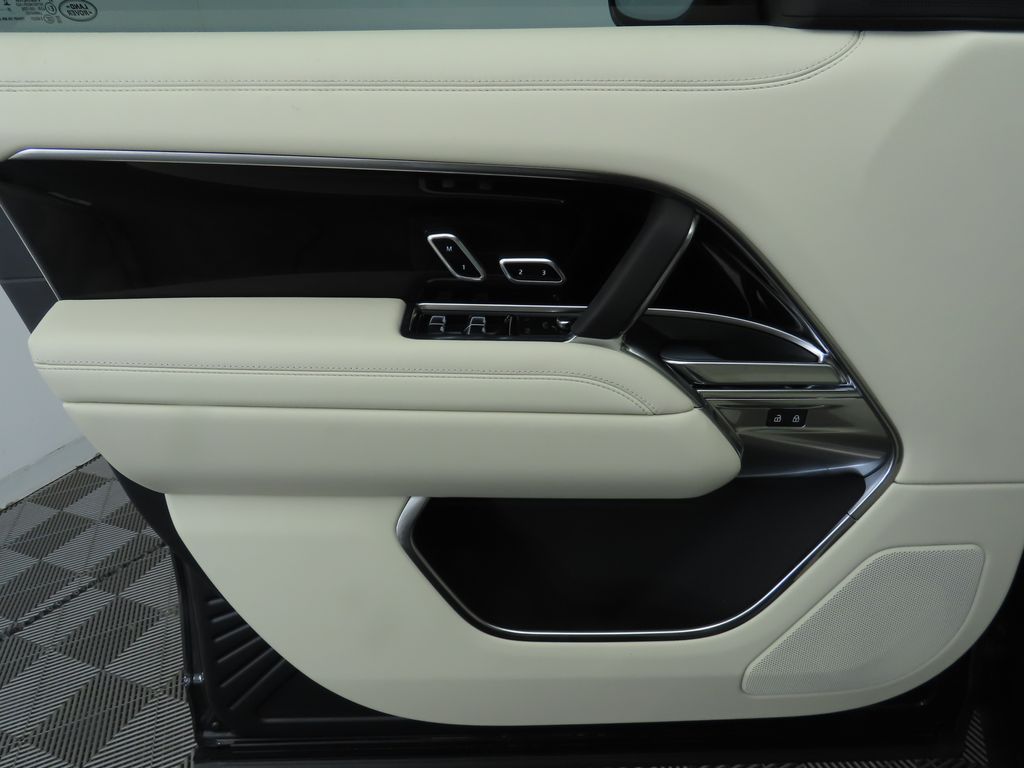 Thumbnail: 2025 Land Rover Range Rover - 26