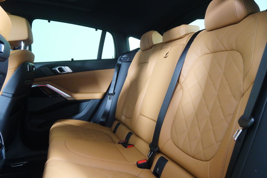 Thumbnail: 2027 BMW X6 - 14