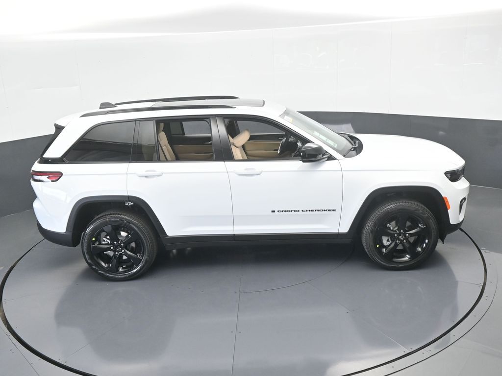 New 2025 Bright White Clearcoat Jeep Limited image 47