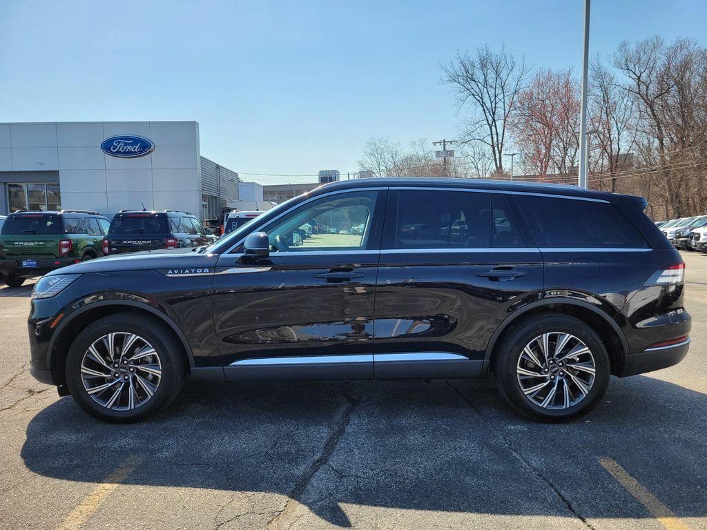 View vehicle photo 3