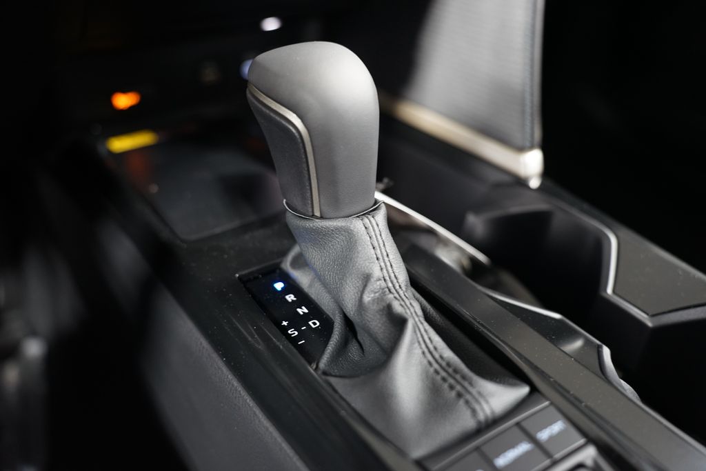 2025 Toyota Camry SE 23