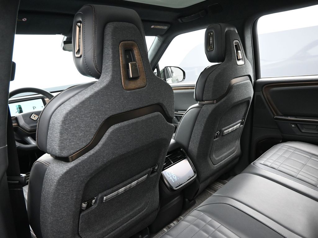 2025 Rivian R1T Ascend