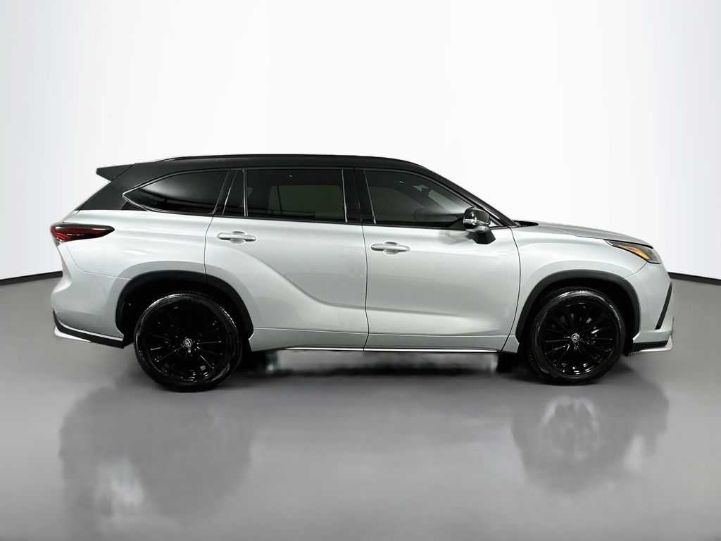 Thumbnail: 2024 Toyota Highlander - 4