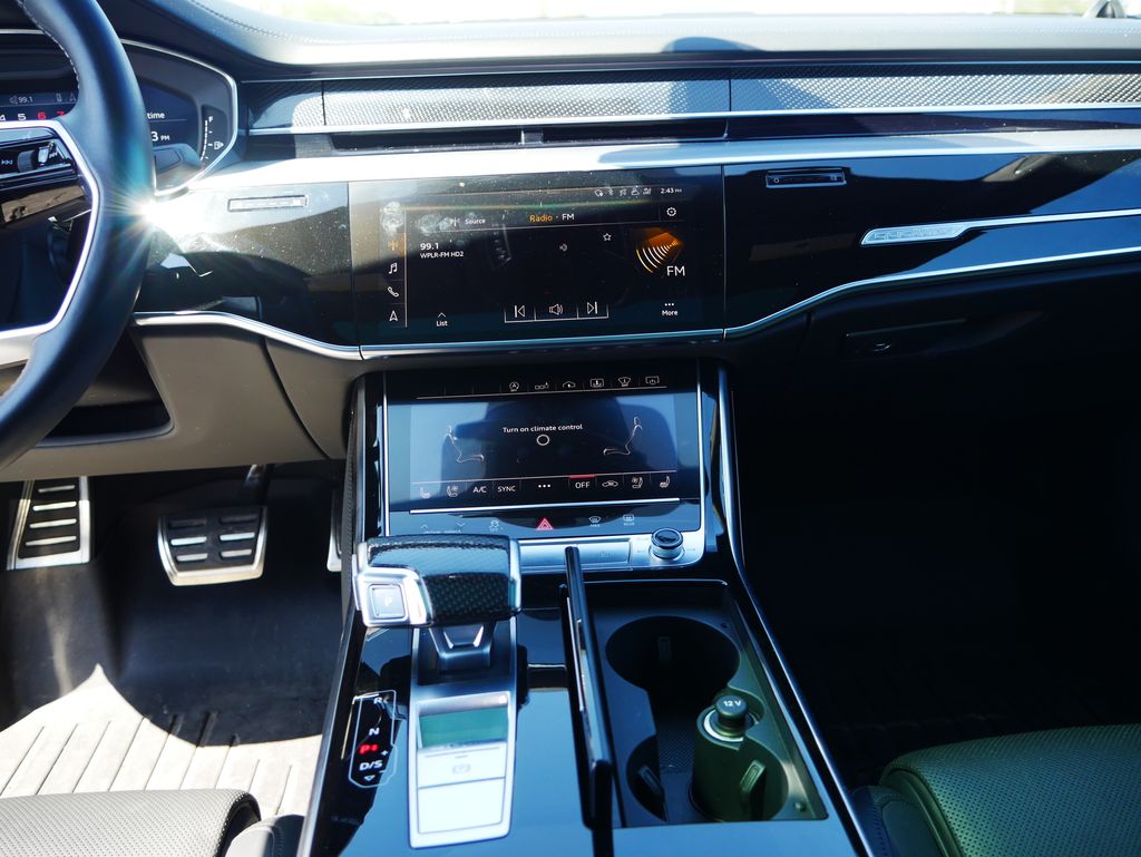 Thumbnail: 2020 Audi S8 - 31