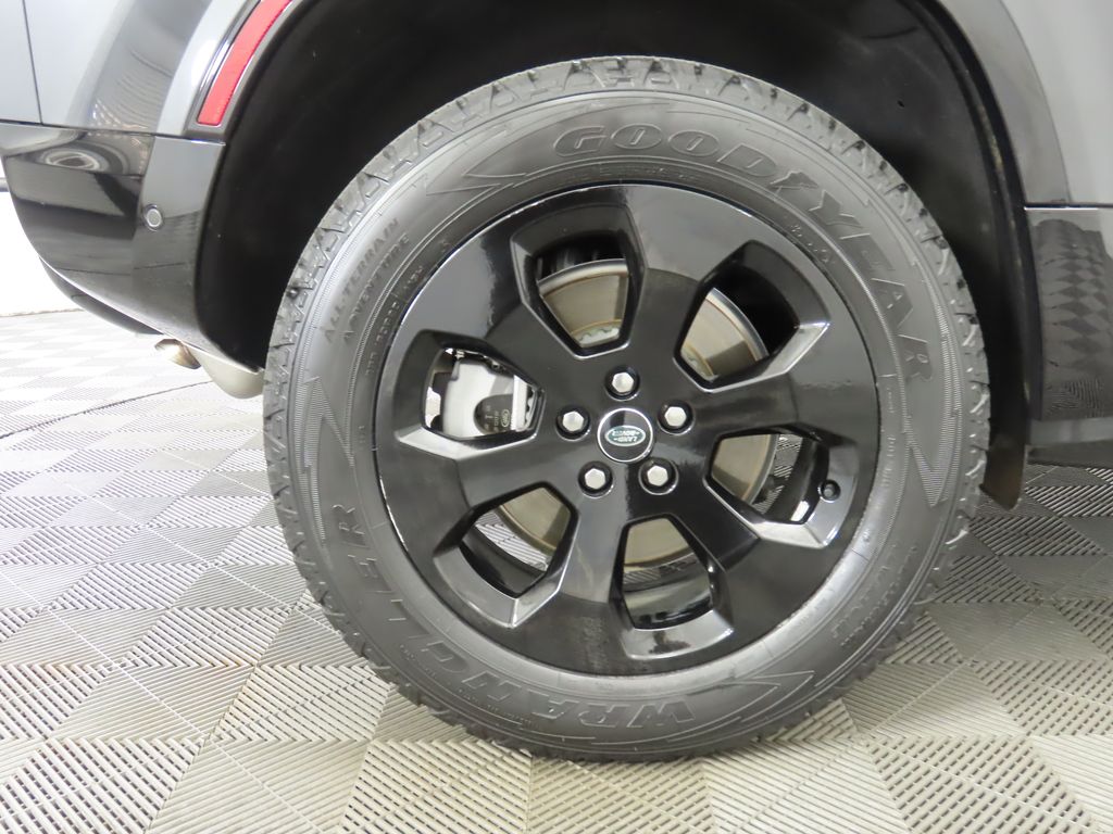 Thumbnail: 2024 Land Rover Defender - 31