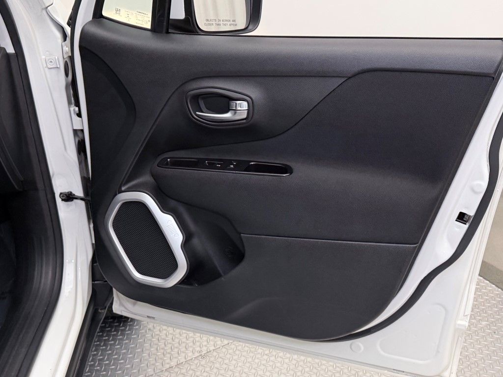 Thumbnail: 2018 Jeep Renegade - 20