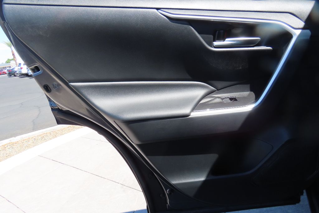 Thumbnail: 2021 Toyota RAV4 - 25