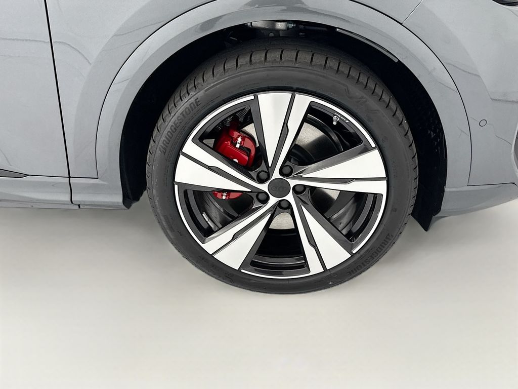 Thumbnail: 2026 Audi SQ5 - 31