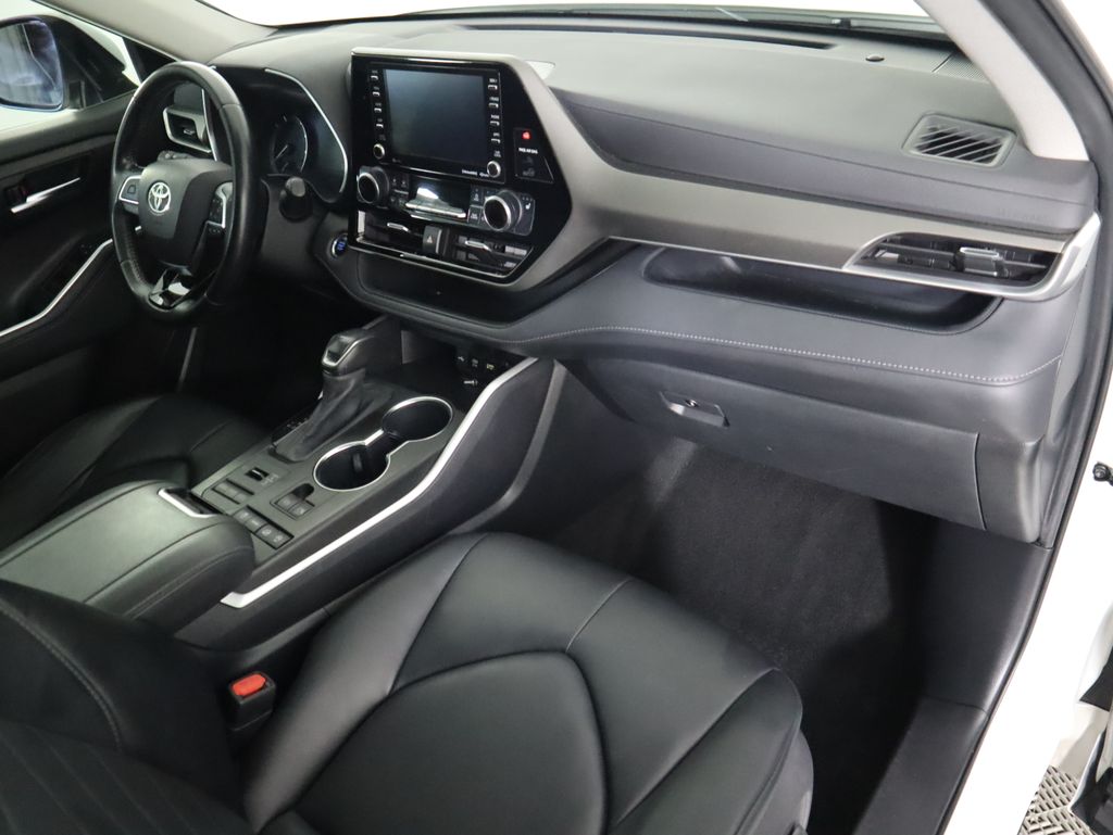 2020 Toyota Highlander XLE 17