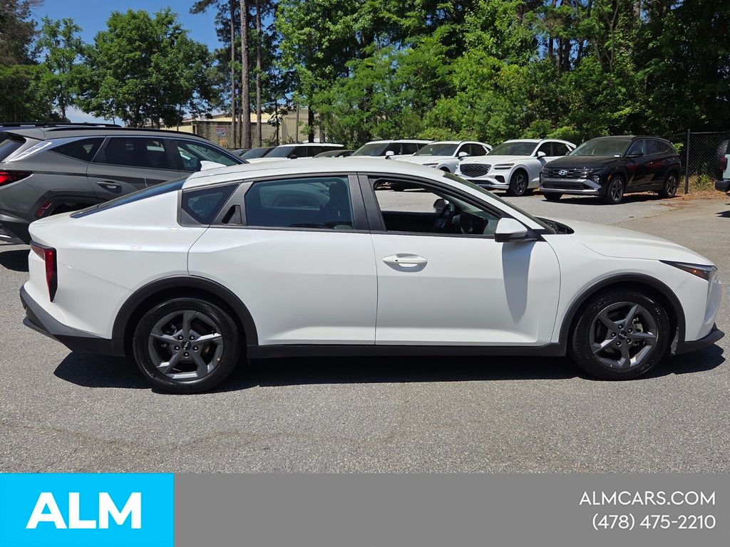 Used 2025 White Kia LXS image 15