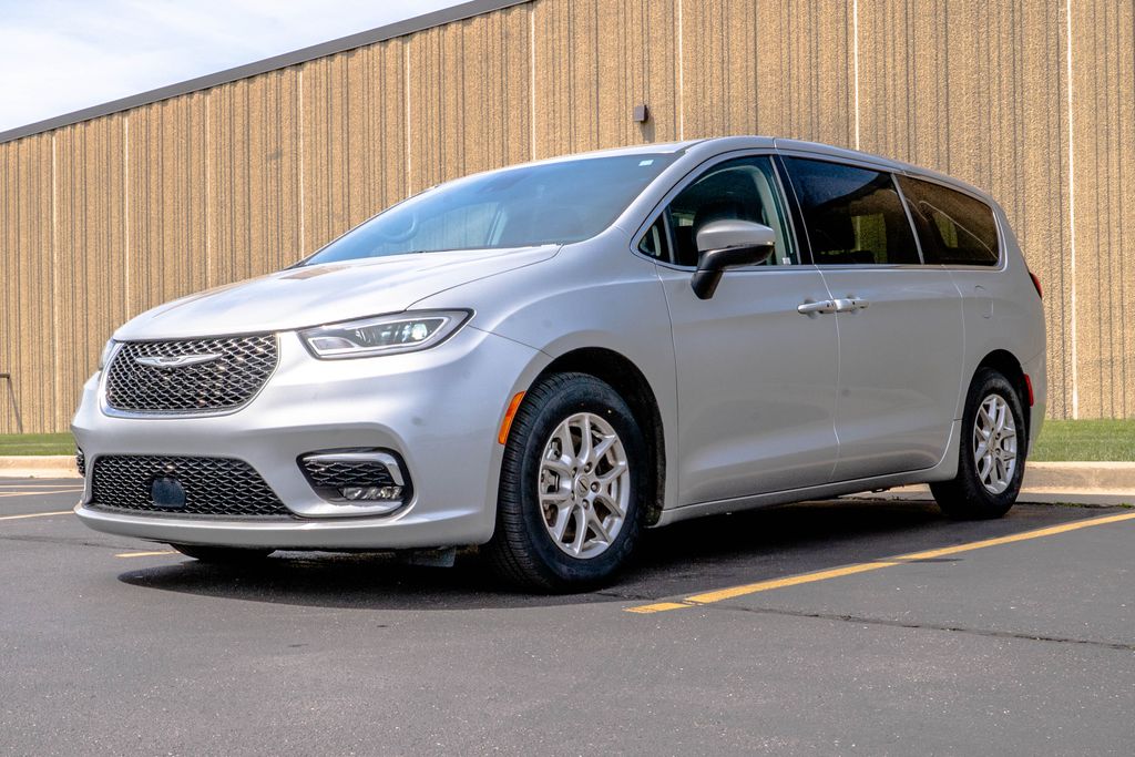 Used 2023 Chrysler Pacifica Van