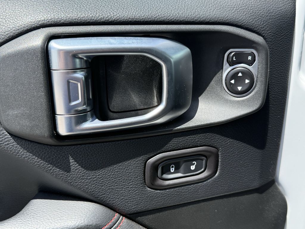 2018 Jeep Wrangler Unlimited Rubicon White at Toyota of Victoria