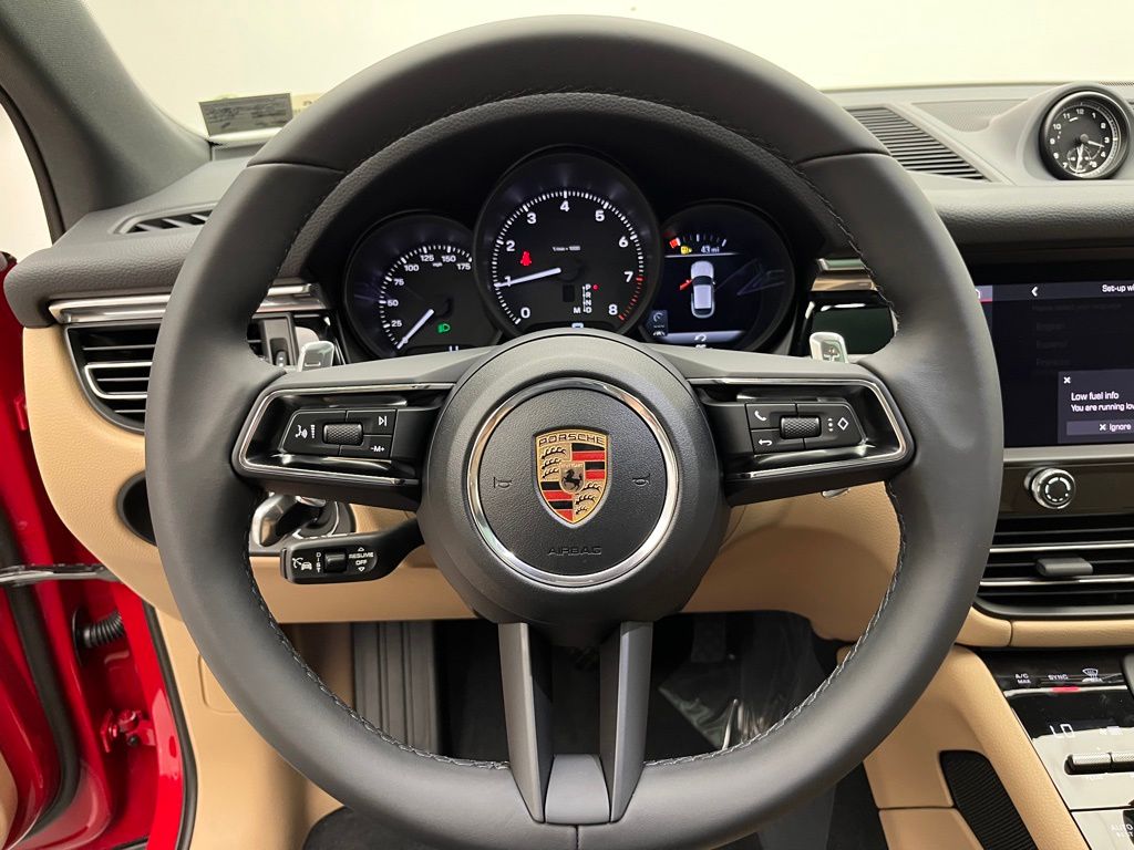 Thumbnail: 2025 Porsche Macan - 12