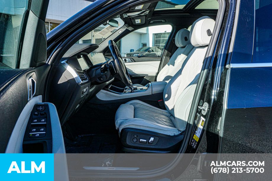 Used 2023 Black BMW xDrive40i image 21