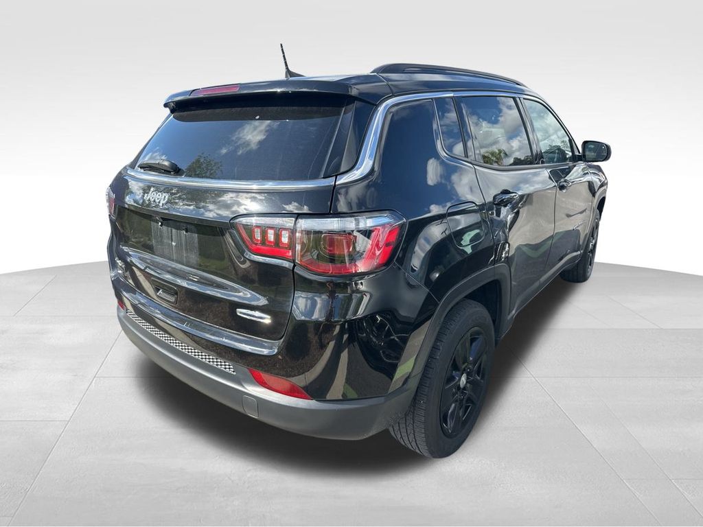 2022 Diamond Black Crystal Pearlcoat Jeep Compass Latitude 4X4 SUV