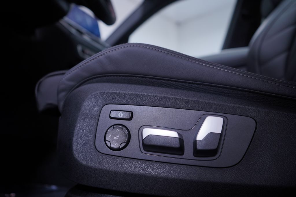 Thumbnail: 2026 BMW X5 - 12