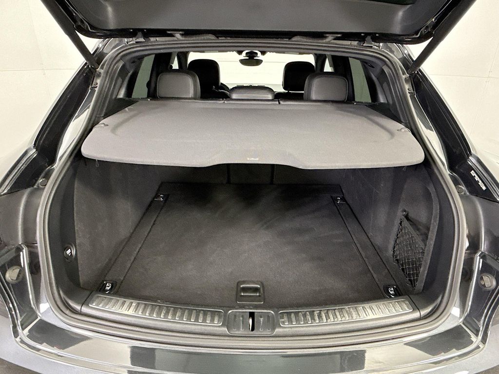 Thumbnail: 2017 Porsche Macan - 26