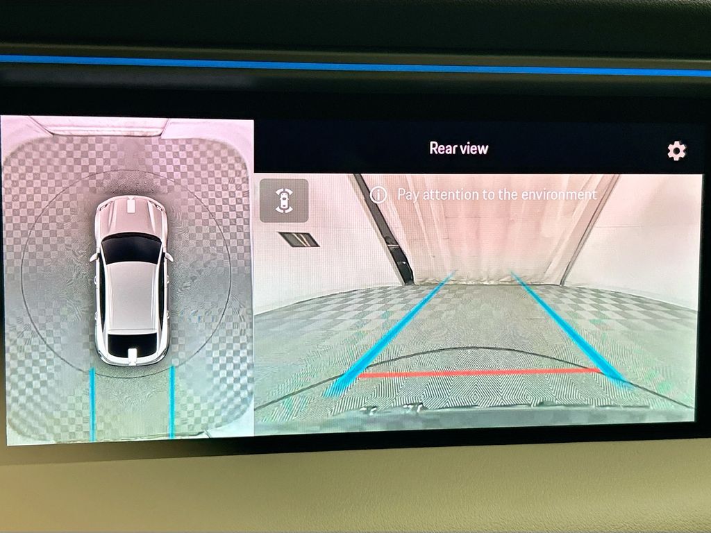 Thumbnail: 2025 Porsche Macan - 18