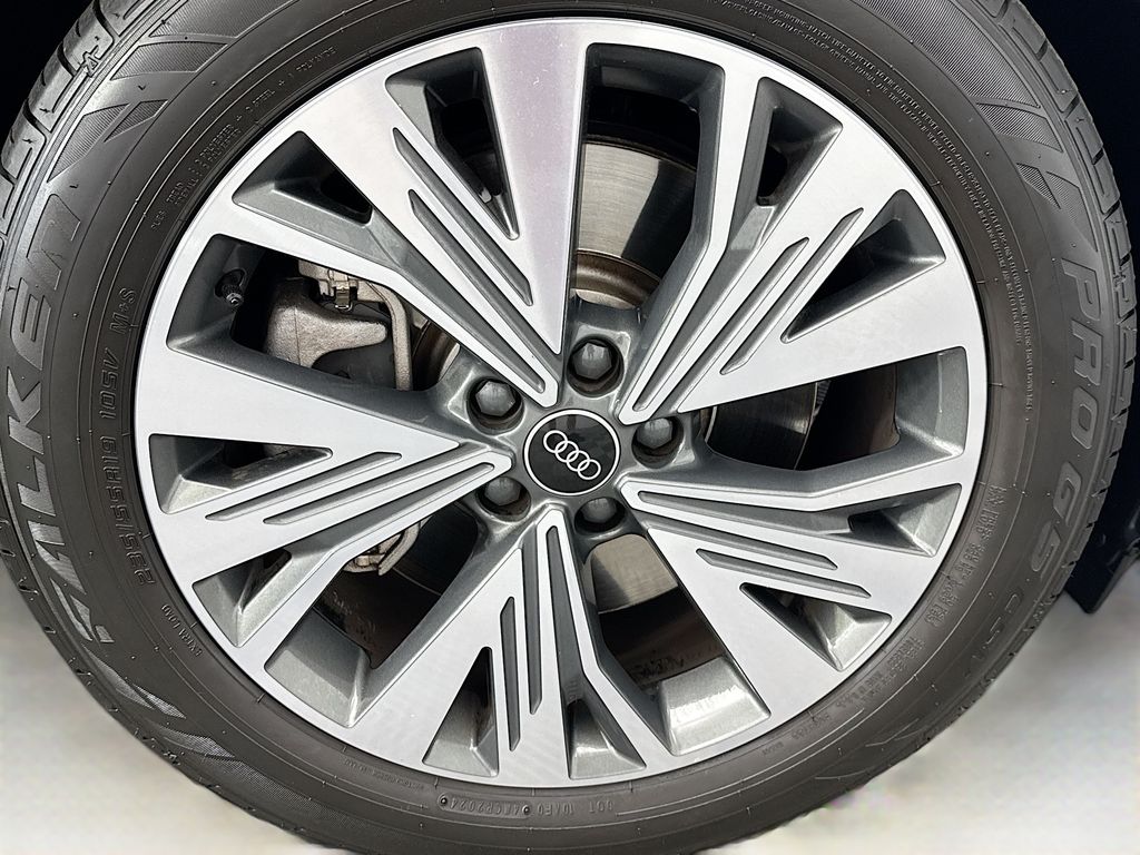 Thumbnail: 2023 Audi Q4 e-tron - 31