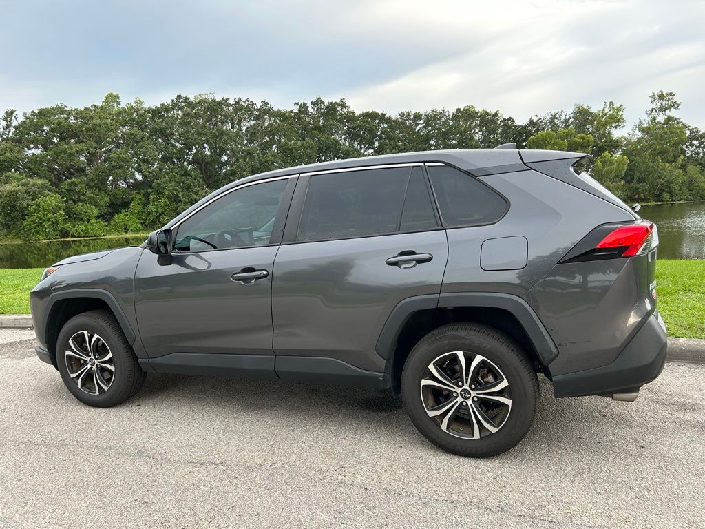 2022 Toyota RAV4 LE 3