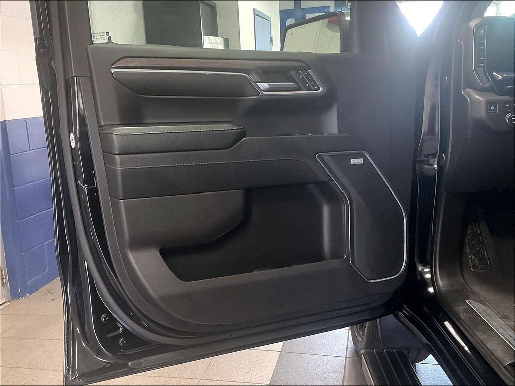 2024 Chevrolet Silverado 1500 — photo 9