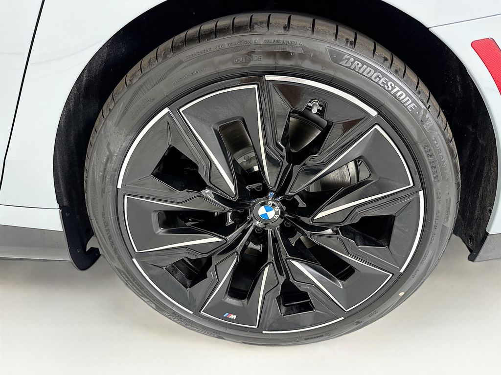 Thumbnail: 2026 BMW i7 - 30