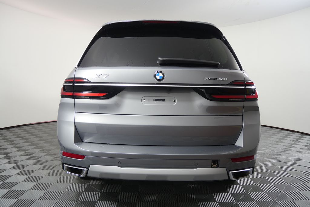 Thumbnail: 2026 BMW X7 - 4